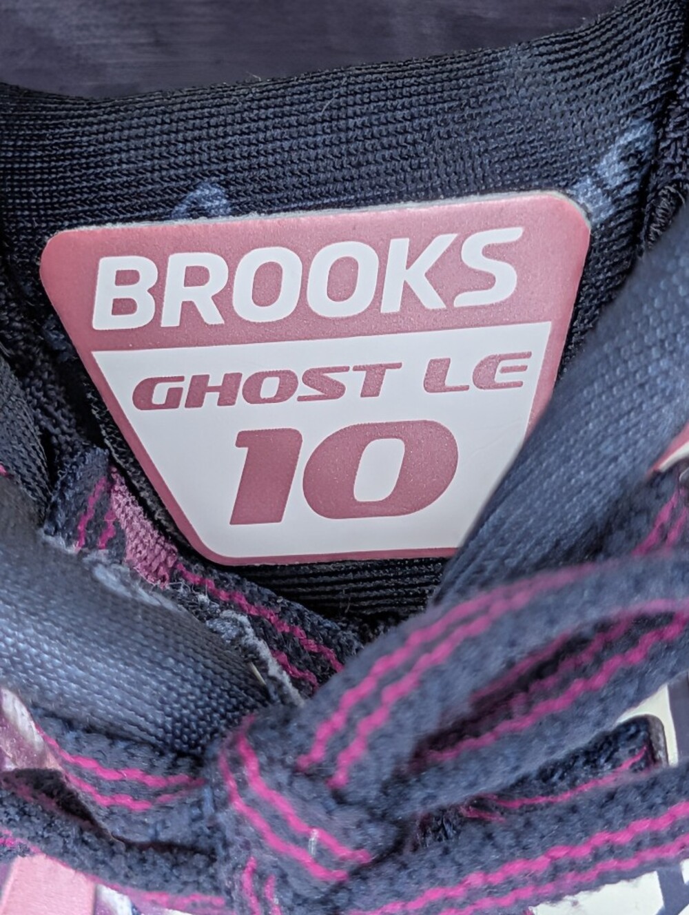 Brooks Ghost LE 10 Sneakers Women Size 9.  Excellent Pre-Owned Condition. - Picture 13 of 14